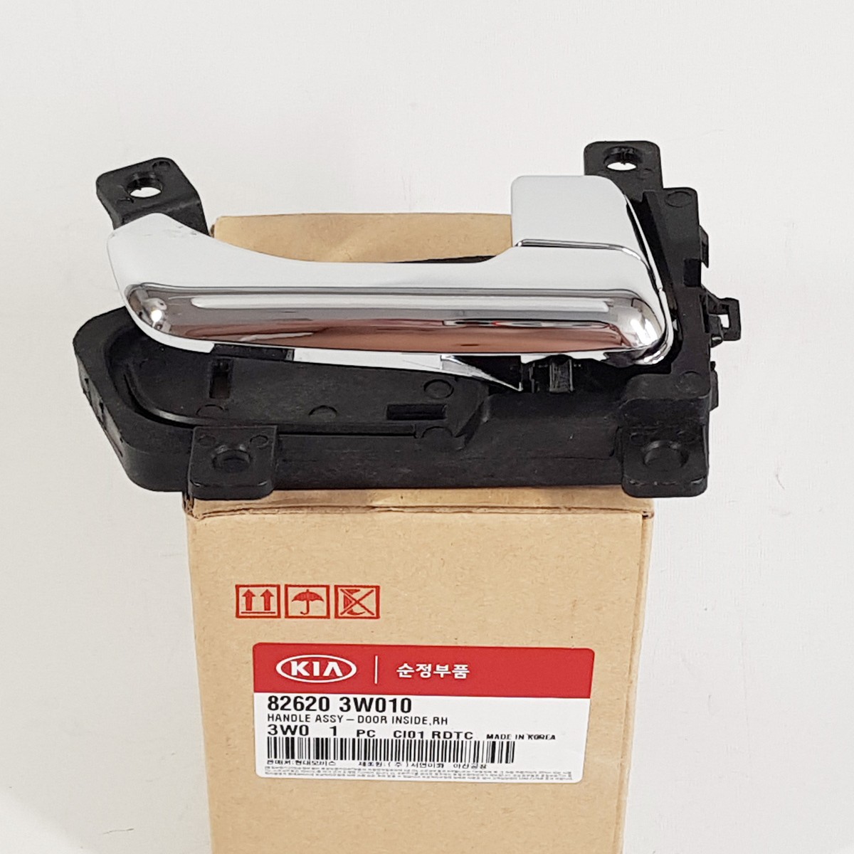 Tay Mở Cửa Trong Trước Trái Kia Sportage Mã phụ tùng 826203W010