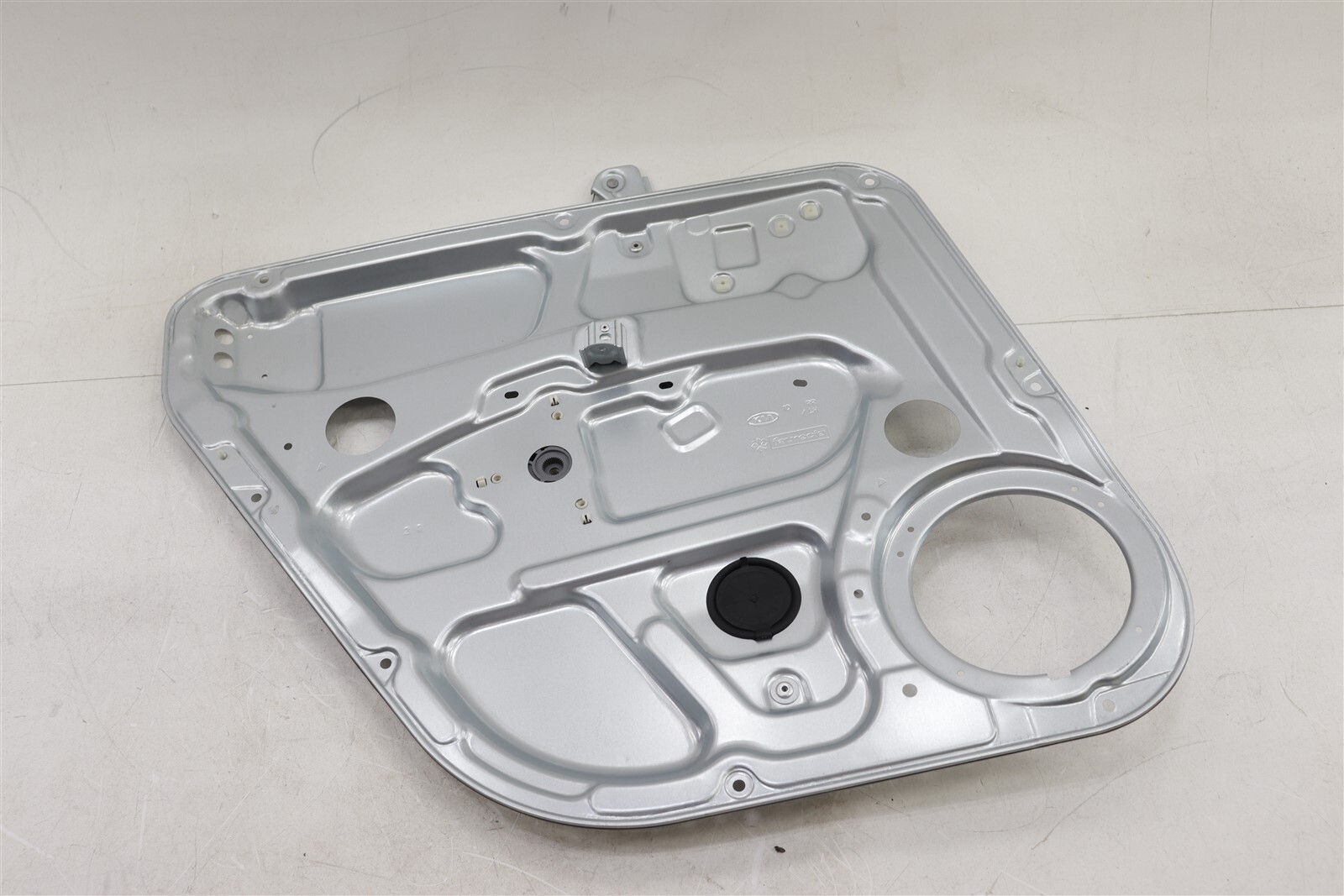 Compa Nâng Hạ Kính Cánh Cửa Sau Trái Kia Carens / rondo Mã phụ tùng 834011D010