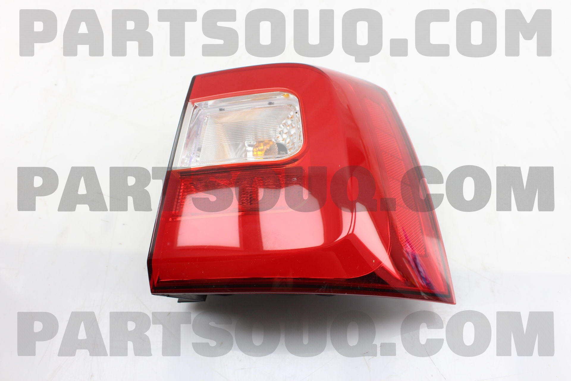 Đèn Hậu Miếng Ngoài Phải Kia Sorento Mã phụ tùng 924022p640
