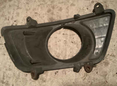 Ốp Đèn Gầm Trái - Có Lỗ Kia Carens / rondo Mã phụ tùng 865151D051